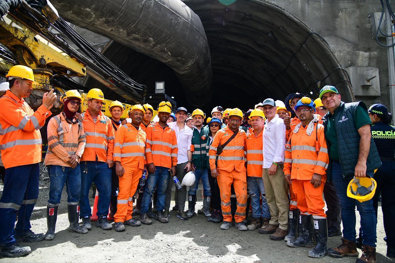 Medellín y Antioquia garantizan recursos para entregarle a Colombia la vía al mar